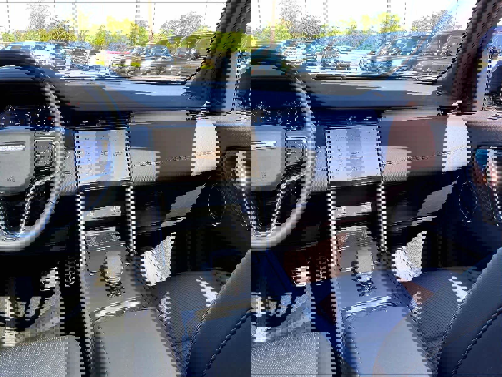 Used 2025 Land Rover Discovery Sport Dynamic SE image 8