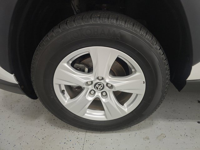 Used 2021 Toyota RAV4 XLE AWD/4WD image 9