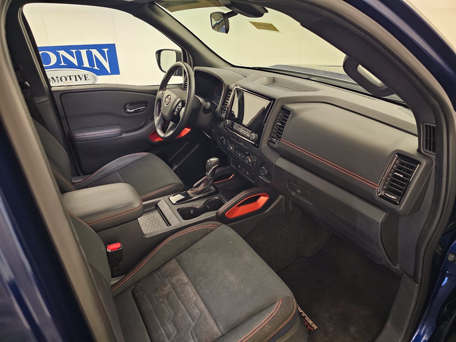 Used 2022 Nissan Frontier PRO-4X w/ Technology Package AWD/4WD image 29