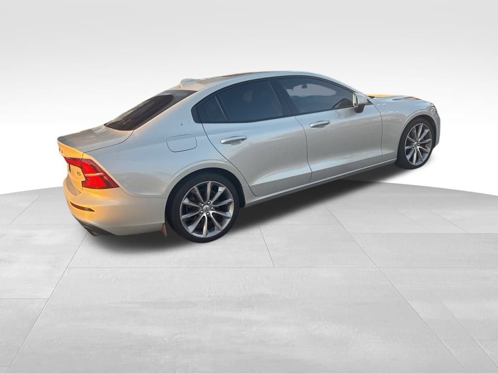 Used 2019 Volvo S60 T5 Momentum w/ Multimedia Package image 9