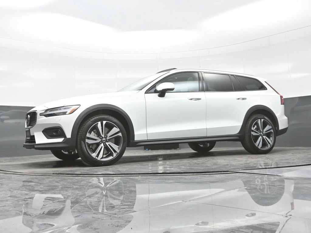 New 2026 Volvo V60 B5 Cross Country Plus w/ Protection Package Premier AWD/4WD image 23