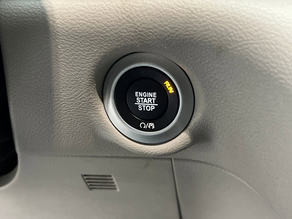 Used 2024 Chrysler Pacifica Touring-L image 60