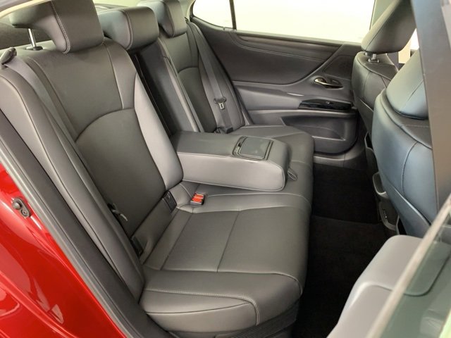 Used 2025 Lexus ES 300h F Sport w/ Accessory Package (Z2) image 38