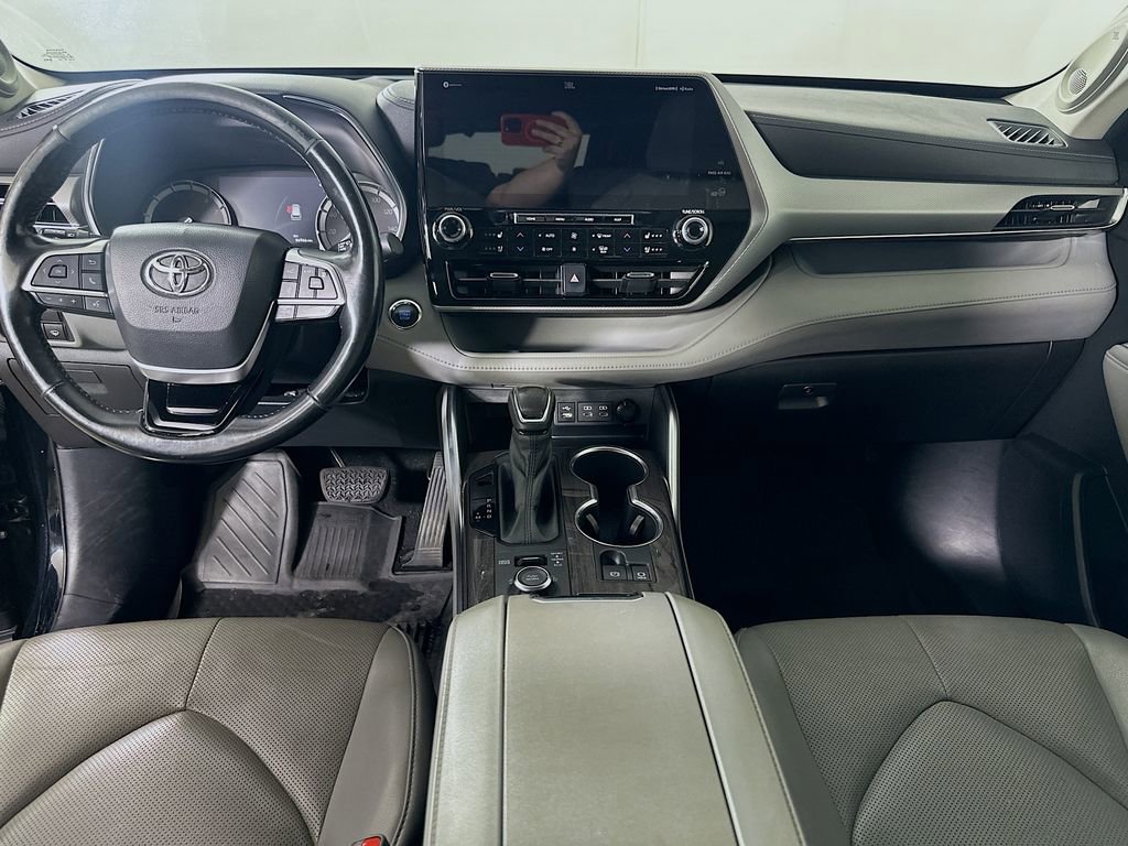 Used 2022 Toyota Highlander Platinum image 17