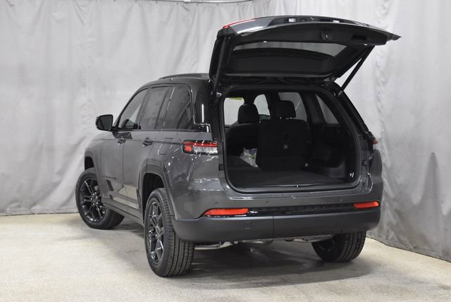 New 2025 Jeep Grand Cherokee Limited w/ Trailer Tow Package image 31