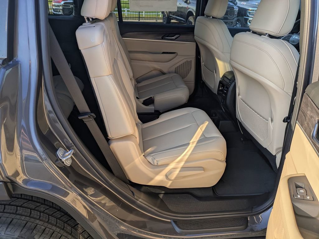 New 2025 Jeep Grand Cherokee L Limited image 31