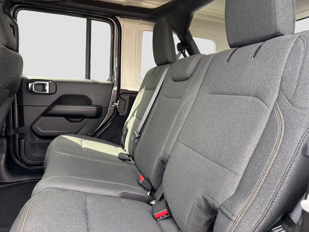 Used 2025 Jeep Wrangler Unlimited Sahara AWD/4WD image 18