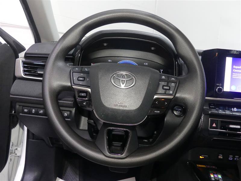 Used 2025 Toyota Camry LE FWD image 27