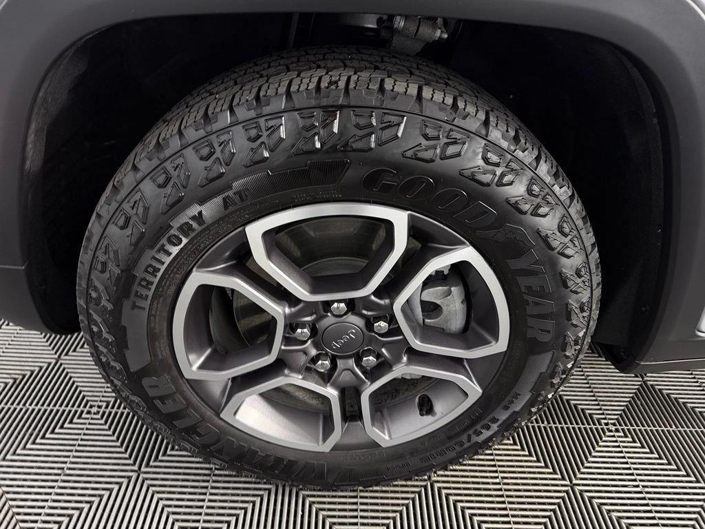 Used 2023 Jeep Grand Cherokee Trailhawk AWD/4WD image 12
