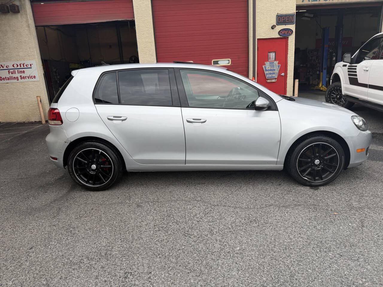 Used 2014 Volkswagen Golf 4-Door FWD image 7