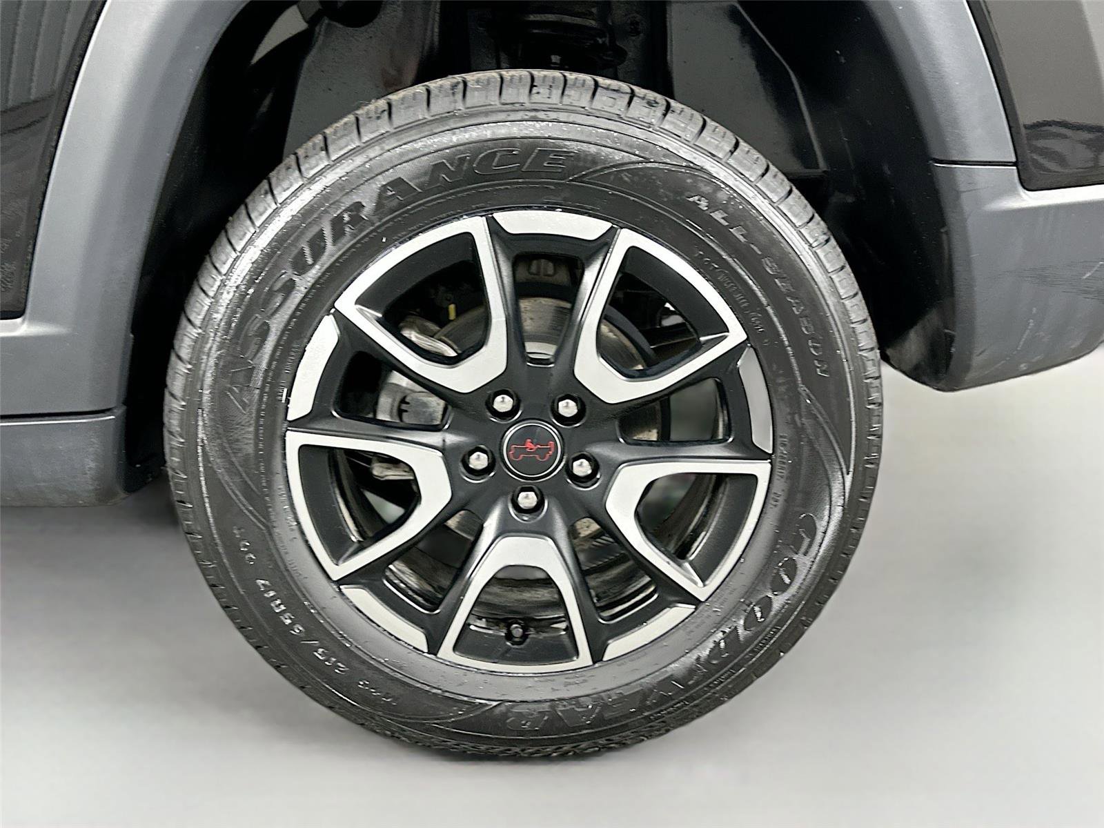 Used 2025 Jeep Compass Trailhawk AWD/4WD image 28