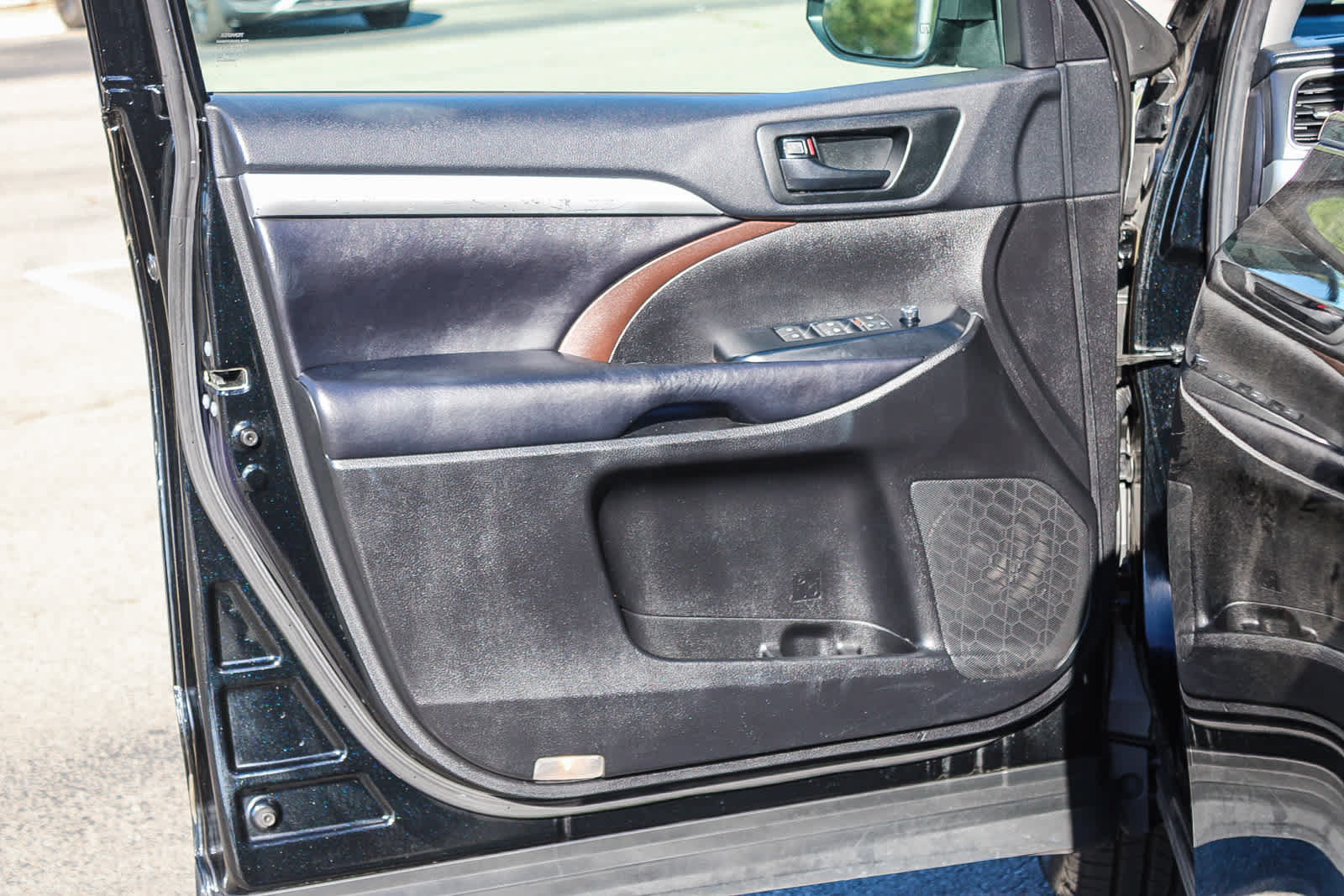 Used 2019 Toyota Highlander Plus FWD image 22
