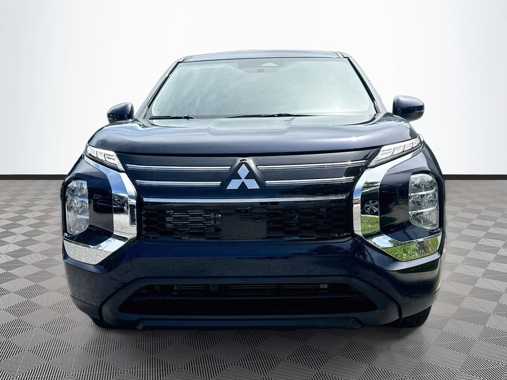 New 2026 Mitsubishi Outlander ES FWD image 2