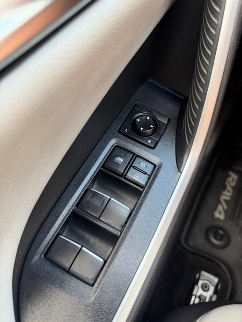 Used 2020 Toyota RAV4 Limited AWD/4WD image 20