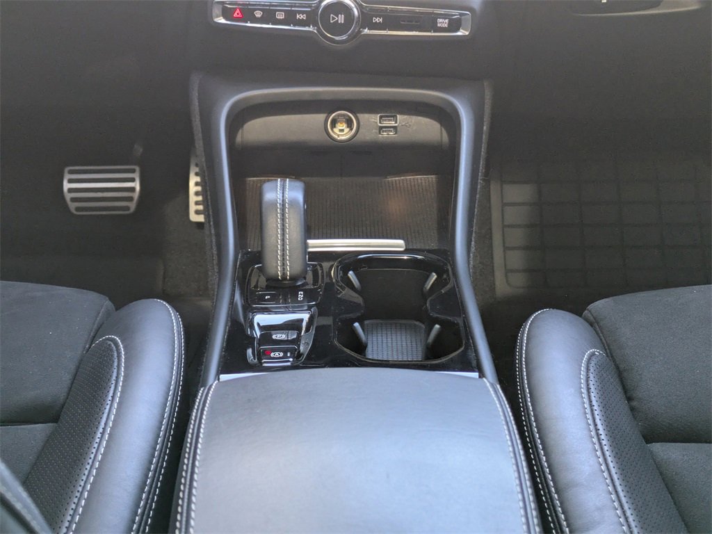Used 2021 Volvo XC40 T5 R-Design w/ Climate Package image 20