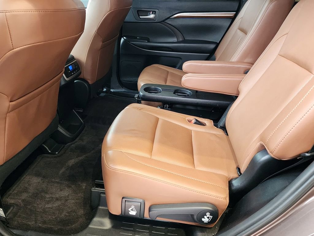 Used 2019 Toyota Highlander Limited FWD image 16