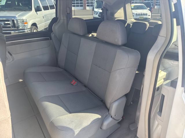 Used 2009 Volkswagen Routan S FWD image 32
