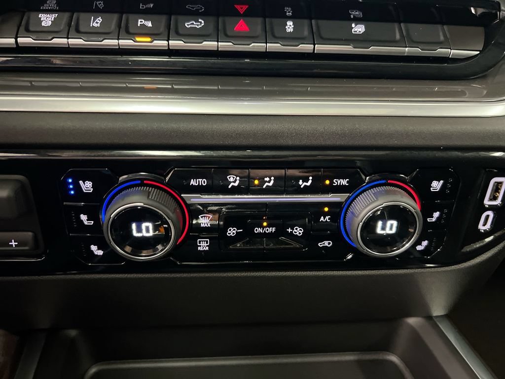 Used 2026 Chevrolet Silverado 2500 High Country w/ High Country Premium Package AWD/4WD image 17