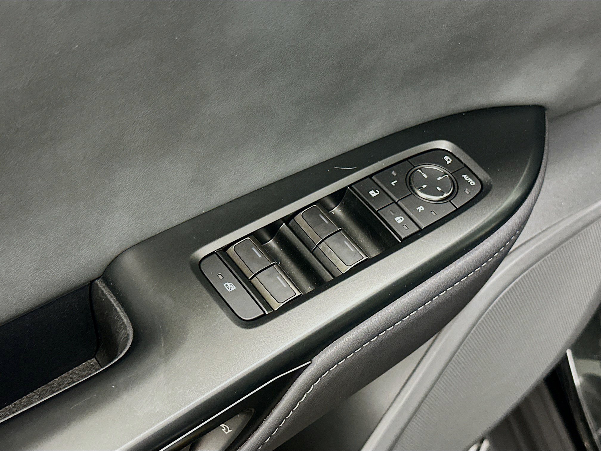 Used 2023 Lexus RZ 450e Premium w/ Technology Package AWD/4WD image 15