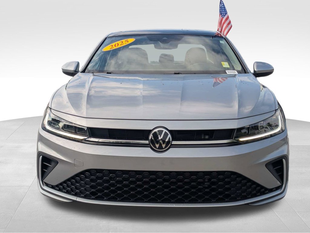 Used 2025 Volkswagen Jetta SE FWD image 8