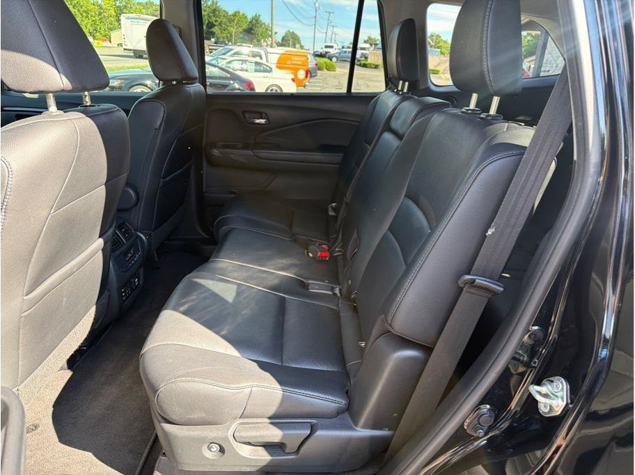 Used 2017 Honda Pilot Touring image 13