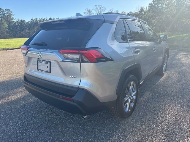 Used 2019 Toyota RAV4 XLE Premium image 3