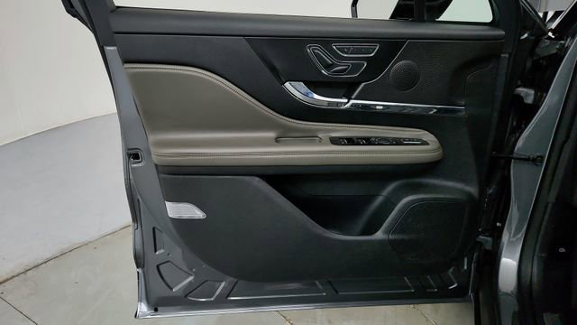 Used 2023 Lincoln Corsair AWD w/ Equipment Group 101A image 11