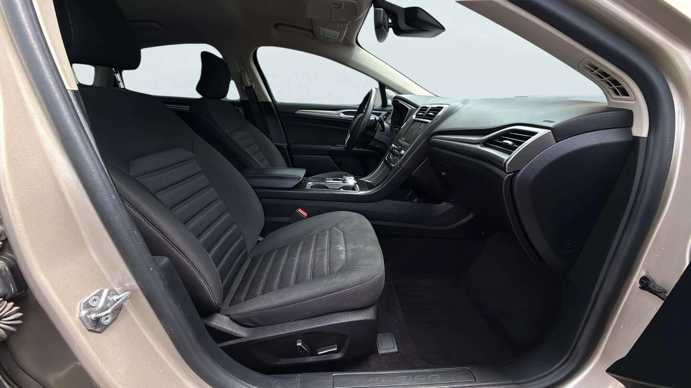 Used 2019 Ford Fusion SE FWD image 14