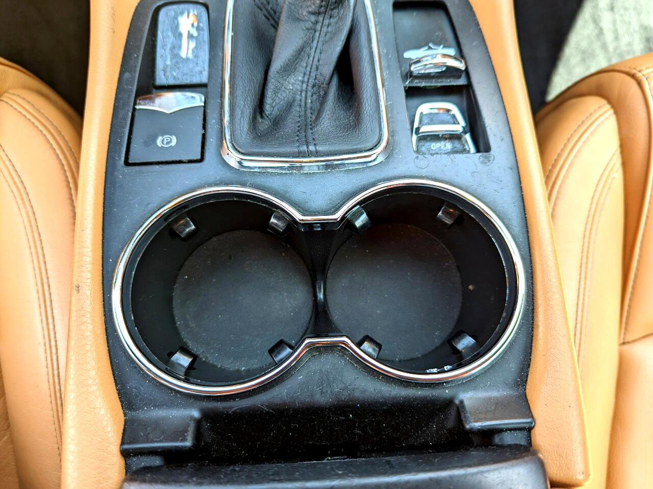 Used 2011 Maserati GranTurismo Convertible image 24