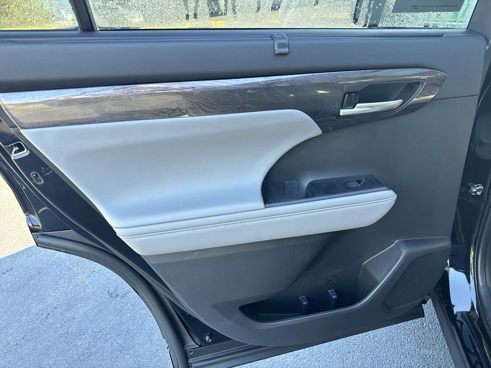 New 2025 Toyota Highlander Platinum AWD/4WD image 32