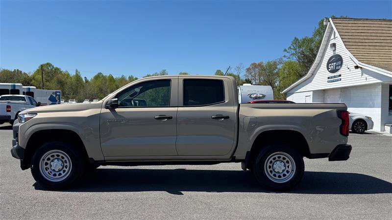 Used 2024 Chevrolet Colorado W/T image 12