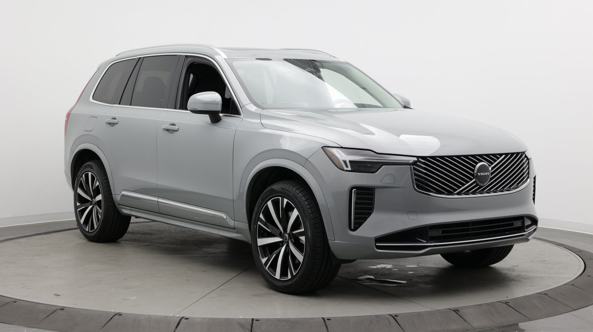 Used 2025 Volvo XC90 B5 Core AWD/4WD image 3