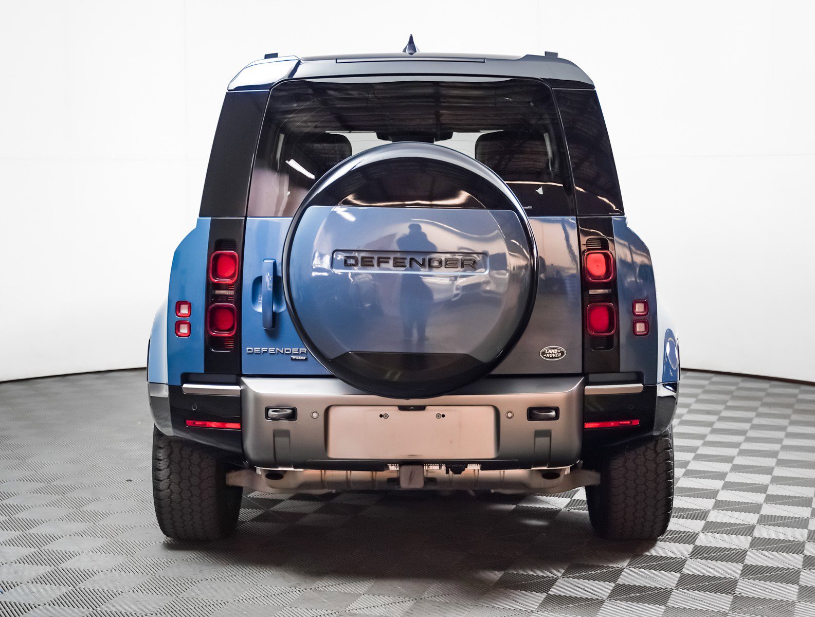 Used 2023 Land Rover Defender 110 X-Dynamic SE image 10