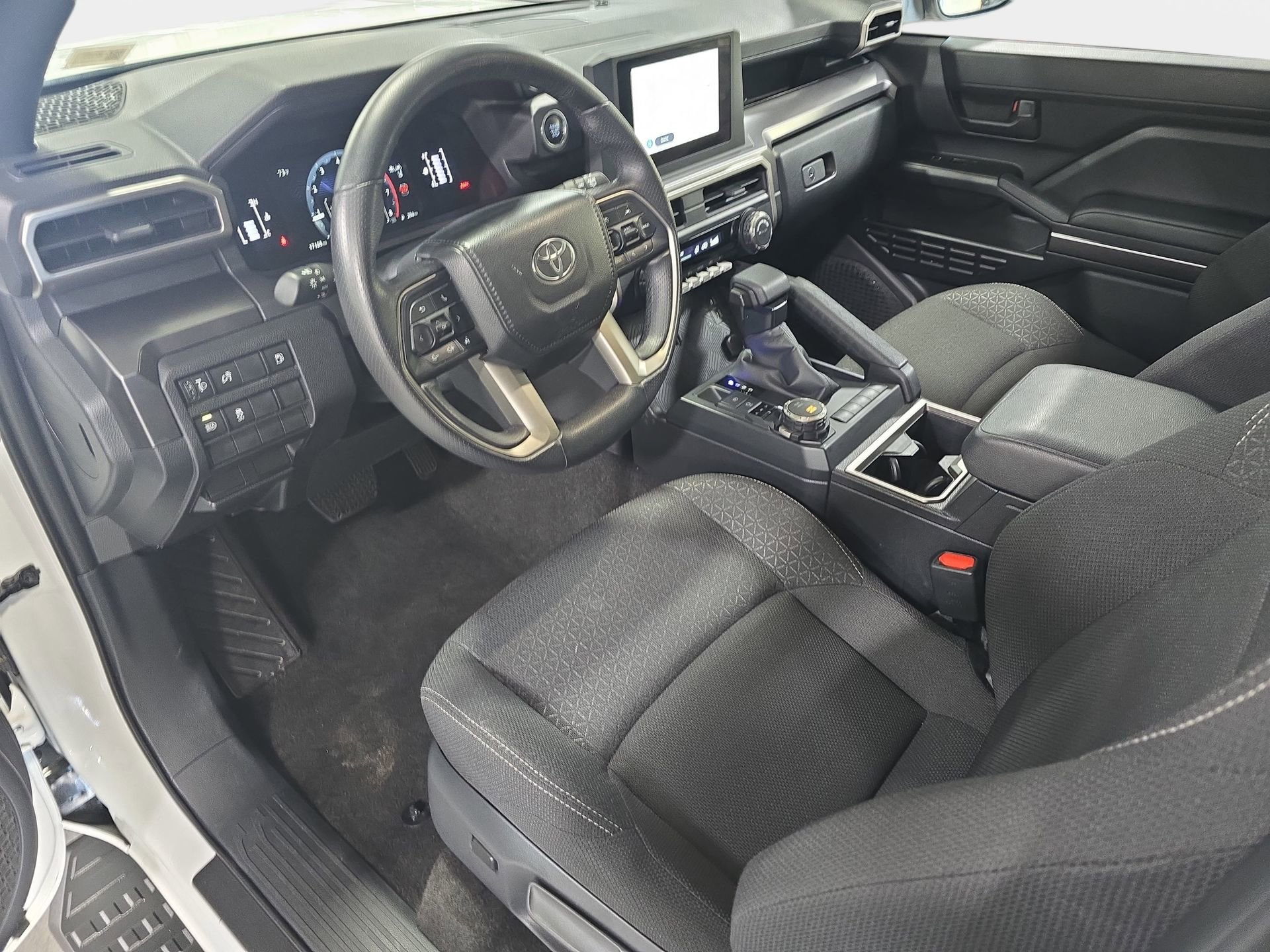Used 2025 Toyota 4Runner SR5 AWD/4WD image 15