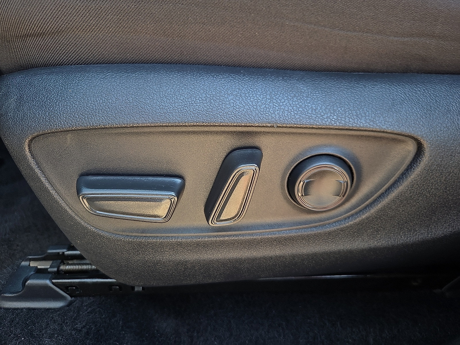 Used 2025 Toyota RAV4 XLE AWD/4WD image 15