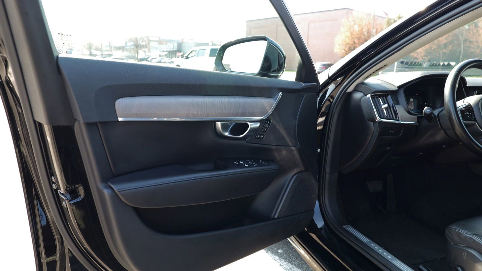 Used 2023 Volvo S90 B6 Plus image 16