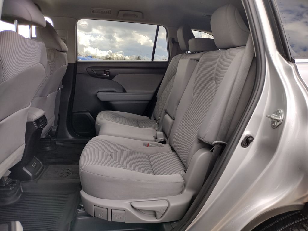 Used 2023 Toyota Highlander LE FWD image 8