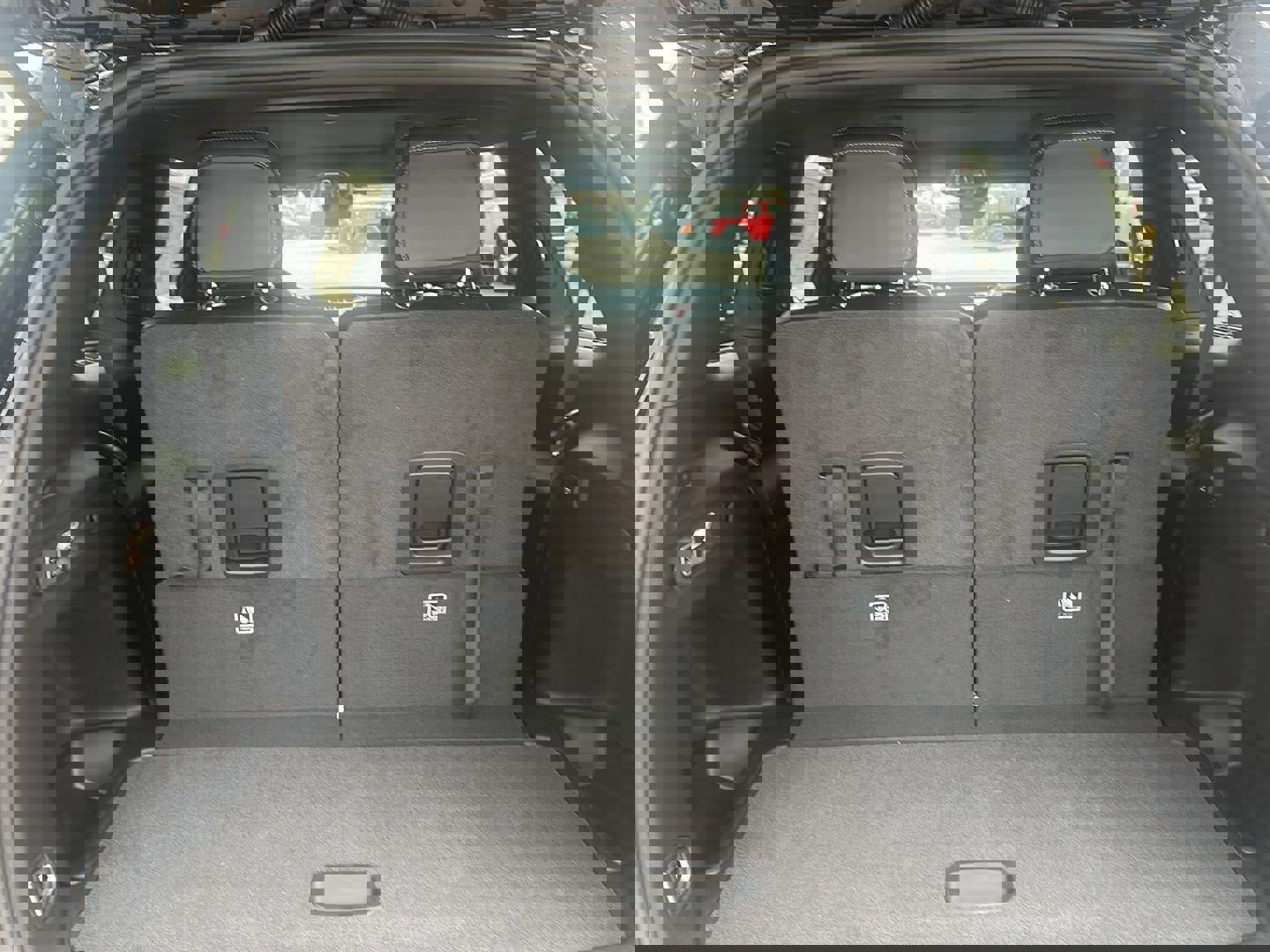 New 2025 Jeep Grand Cherokee L Limited w/ Black Appearance Package image 10