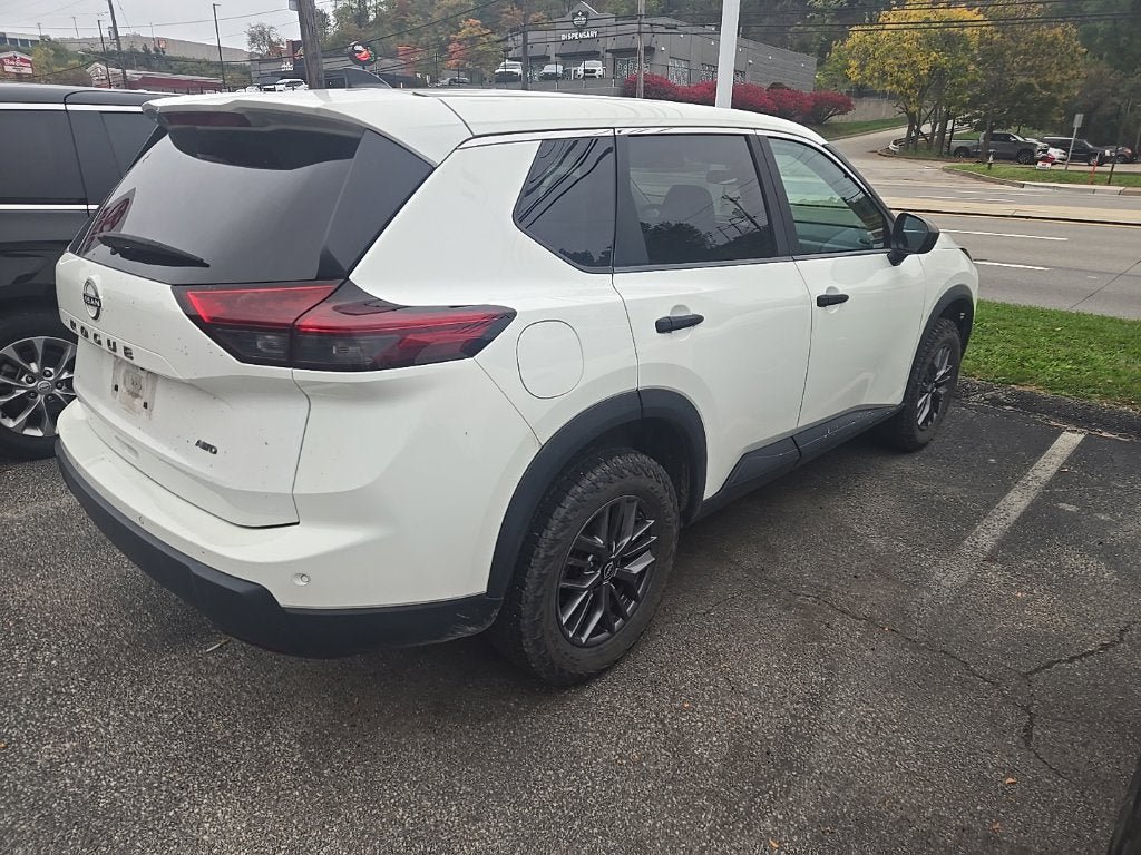 Used 2024 Nissan Rogue S AWD/4WD image 4