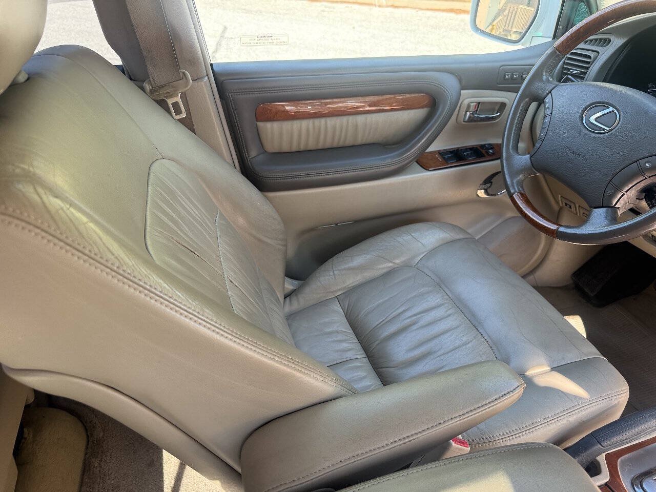 Used 2005 Lexus LX 470 4WD w/ Preferred Accessory Pkg image 13