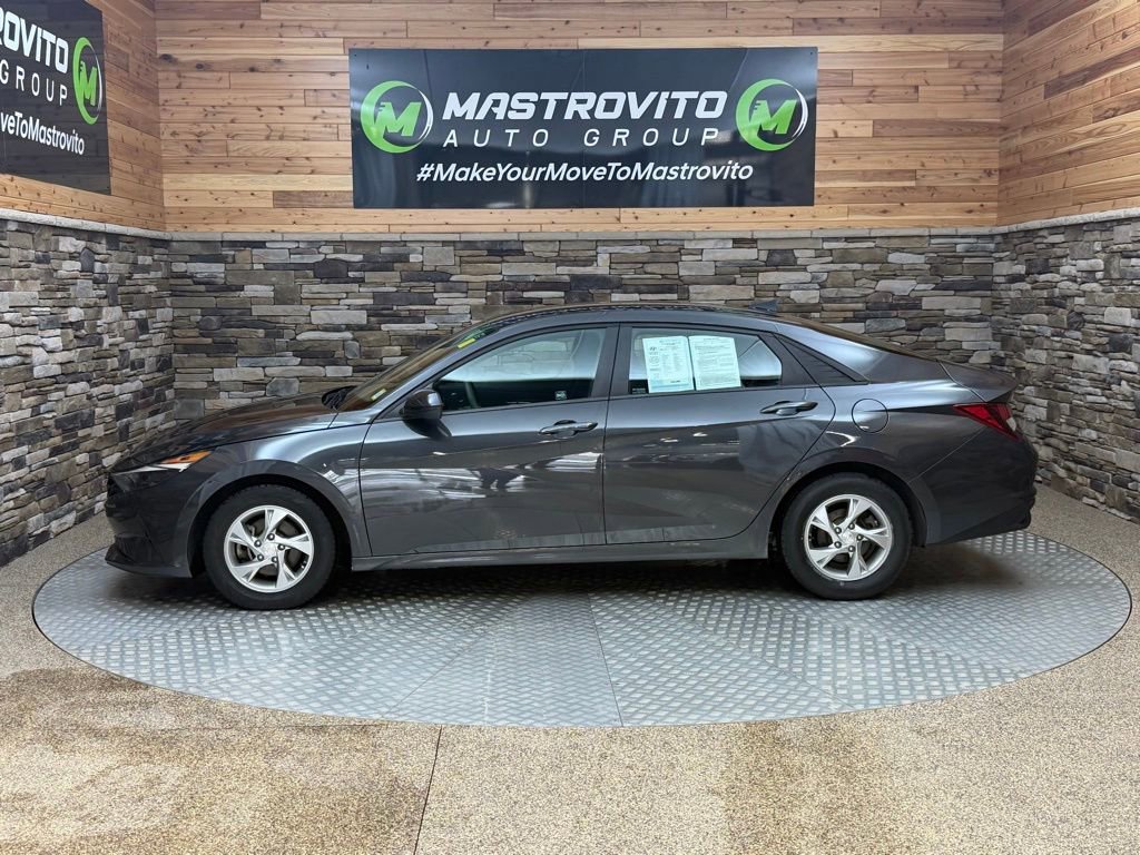 Used 2022 Hyundai Elantra SE image 5