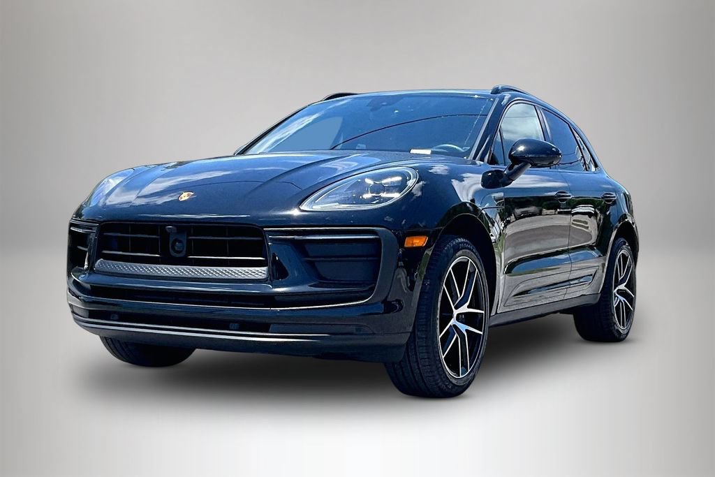 Used 2025 Porsche Macan AWD/4WD image 2