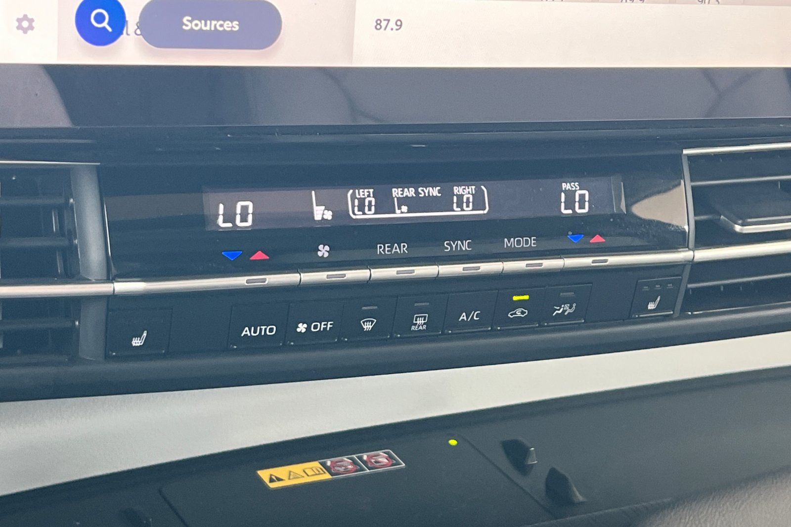 Certified 2025 Toyota Sienna XLE FWD image 21