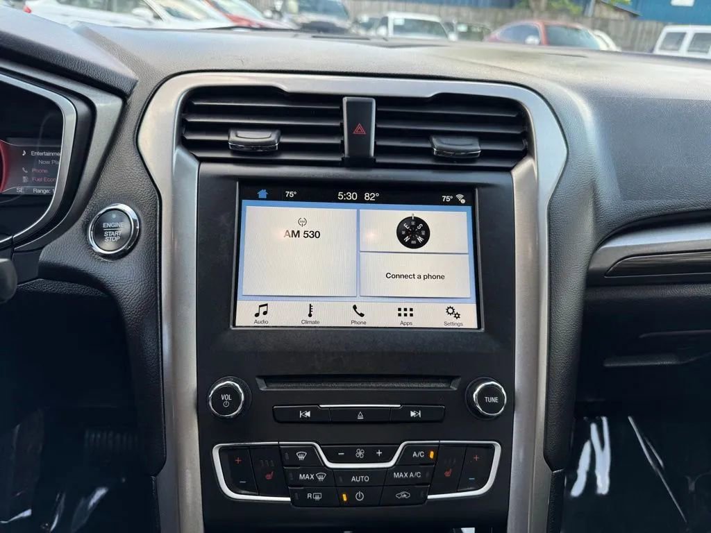 Used 2018 Ford Fusion SE w/ Equipment Group 602A FWD image 17