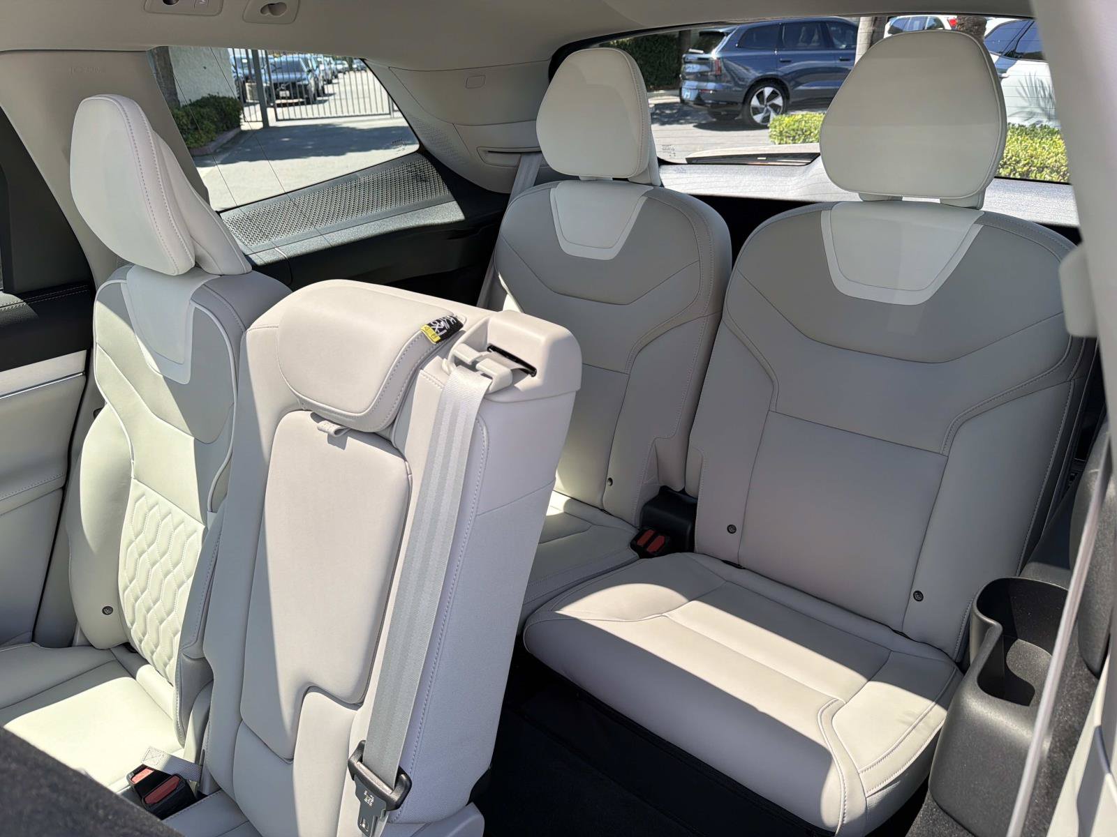 Certified 2025 Volvo EX90 Plus AWD/4WD image 22