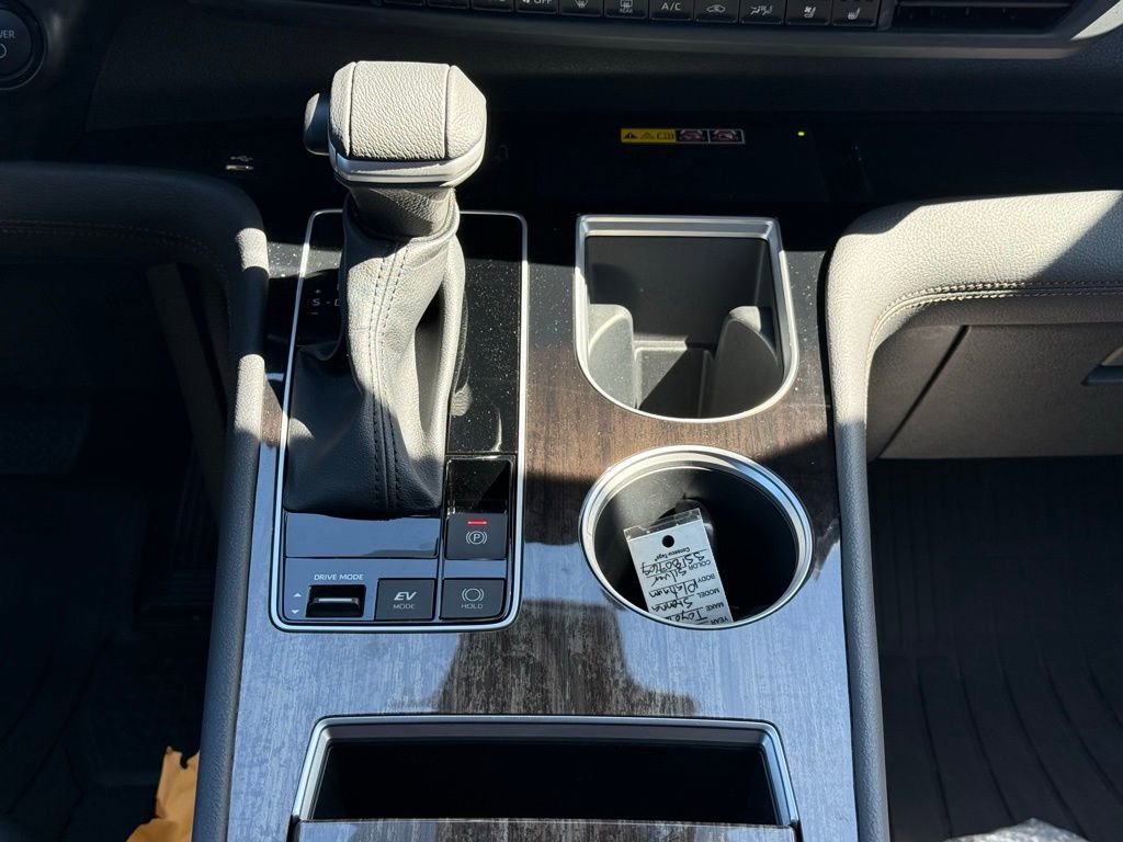 Used 2025 Toyota Sienna Platinum image 27