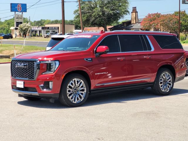 Used 2024 GMC Yukon XL Denali Ultimate AWD/4WD image 3