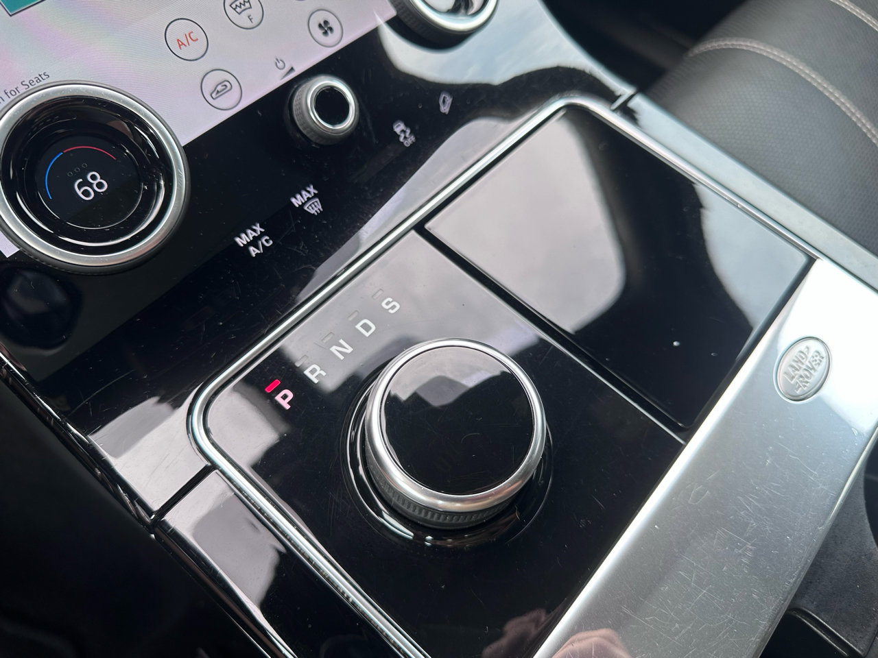 Used 2018 Land Rover Range Rover Velar R-Dynamic SE image 30