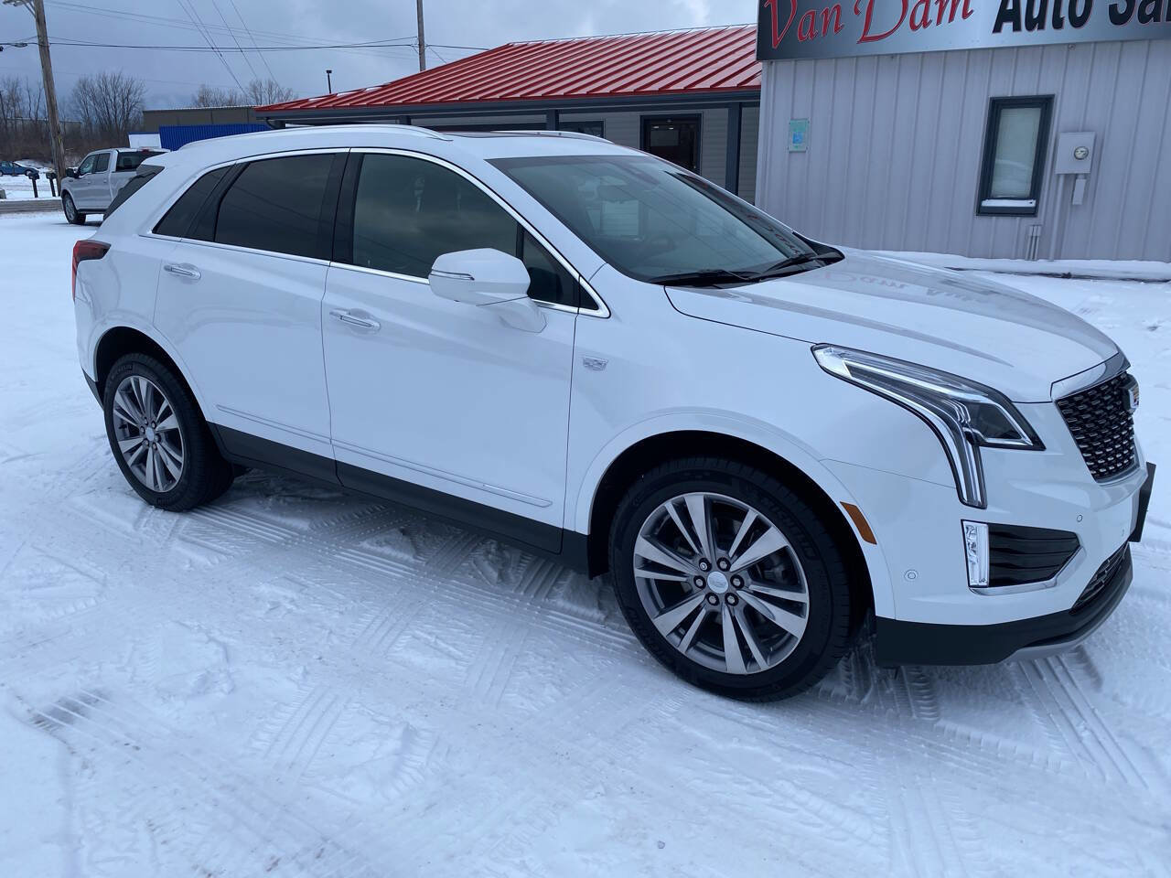 Used 2025 Cadillac XT5 Premium Luxury image 3