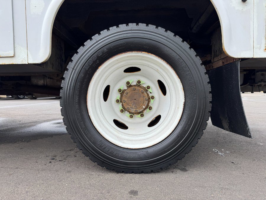 Used 2015 Ford F550 4x4 Regular Cab Super Duty image 13